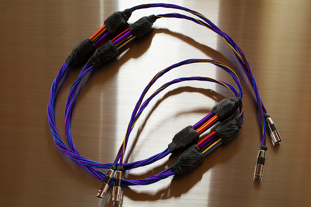 ELPISPANDORA photograph of Daphné Special XLR interconnect