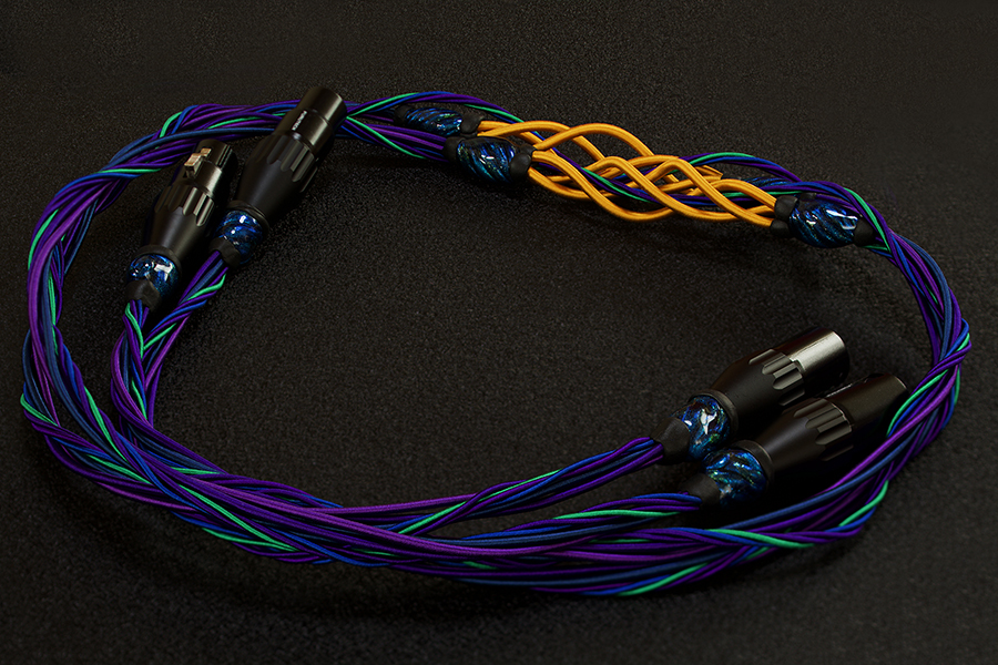 ELPISPANDORA photograph of Diamond Soloist XLR interconnect